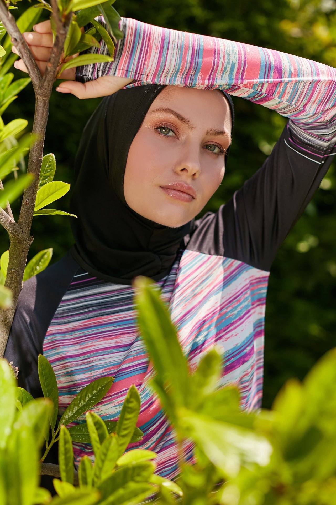 Kolları Parmak Geçmeli Renkli Çizgili Spor Tesettür Mayo- Siyah - Mayou XL