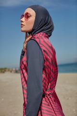 Kolları Likralı Soyut Desenli Tesettür Mayo – Antrasit Fuşya - Mayou