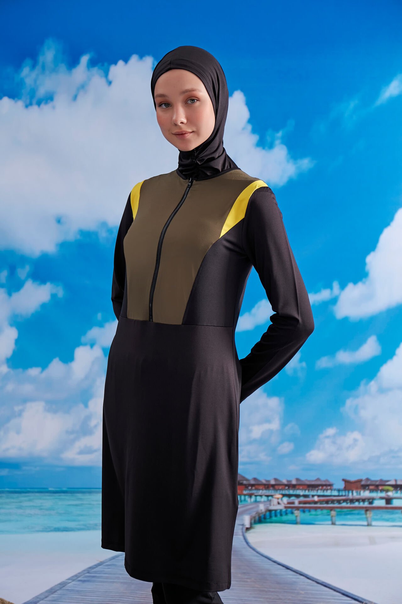 İki Renkli Fermuarlı Spor Tesettür Mayo- Siyah Yeşil Sarı -  Mayou