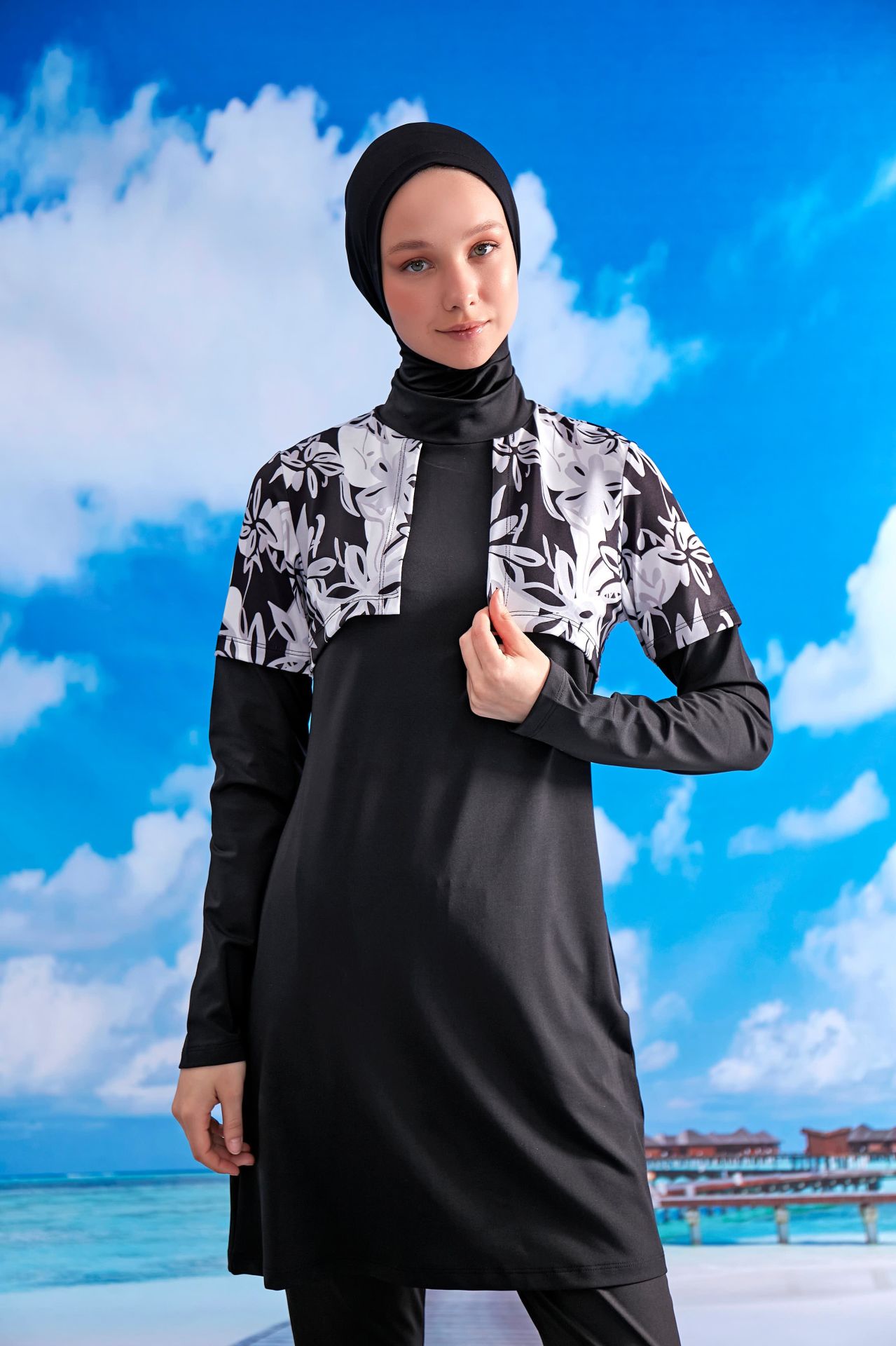 Crop Görünümlü Tesettür Mayo - Siyah/Beyaz